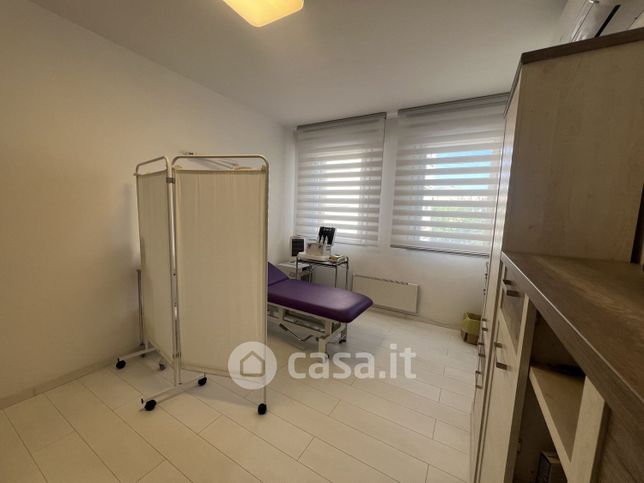 Ufficio in commerciale in 