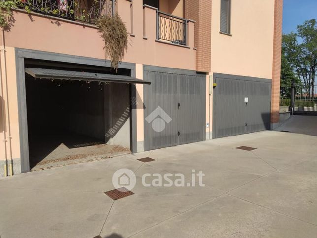 Garage/posto auto in residenziale in Via Vecchia Postale 15