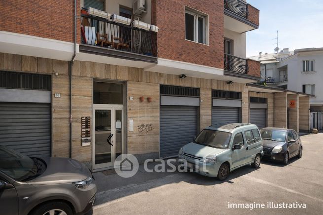 Negozio/locale commerciale in commerciale in Via Enrico Toti 10