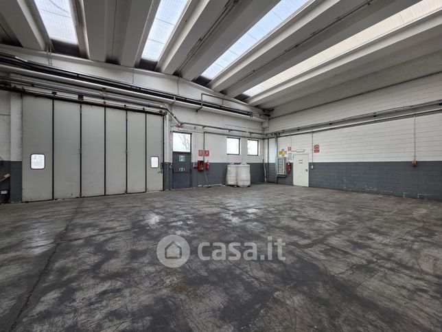Capannone in commerciale in Via Pescarito 110
