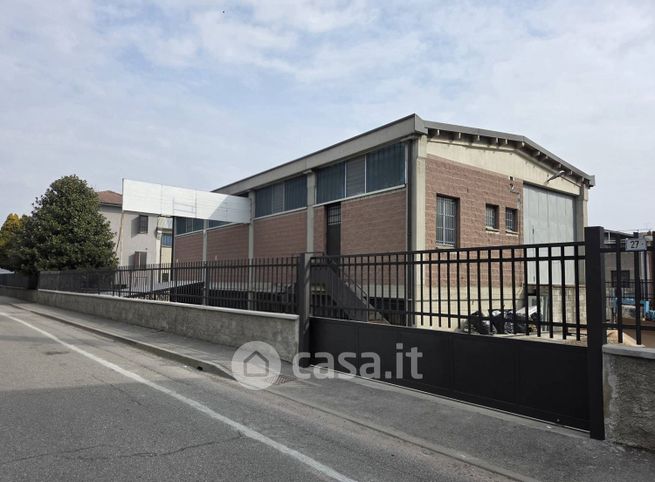 Capannone in commerciale in Via Antonio Gramsci 27