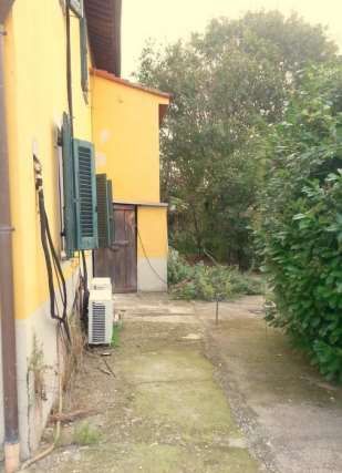 Casa bi/trifamiliare in residenziale in Via San Giovanni