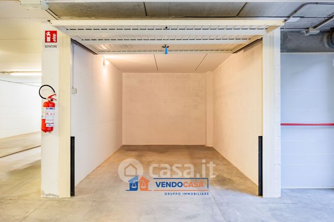 Box/posto auto in residenziale in Via Cesare Battisti 52