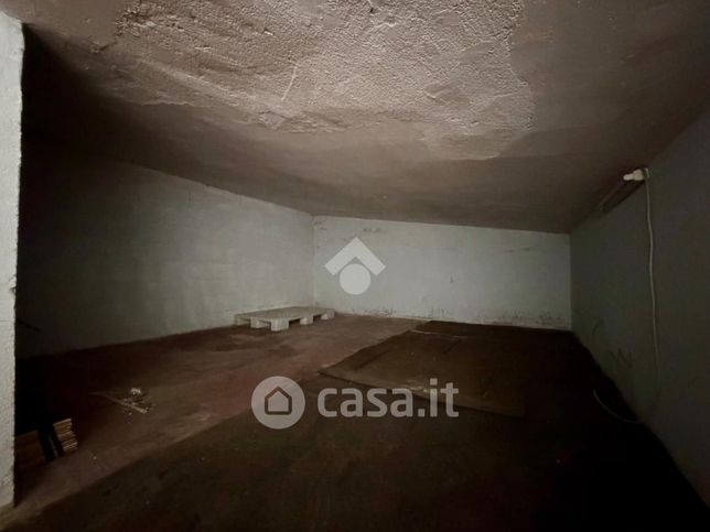 Box/posto auto in residenziale in Via V. Bellini 24