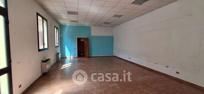 Capannone in commerciale in Via Fratelli Cagnoni 9