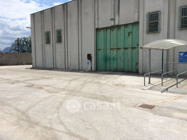 Capannone in commerciale in Via IGNAZIO SILONE 12