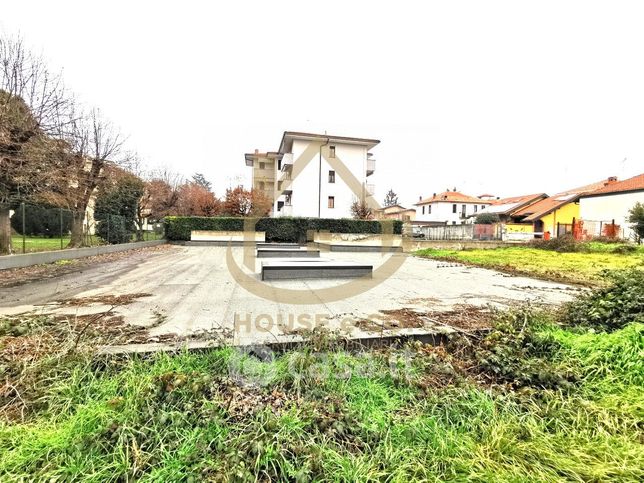 Terreno agricolo in commerciale in Viale Montegrappa