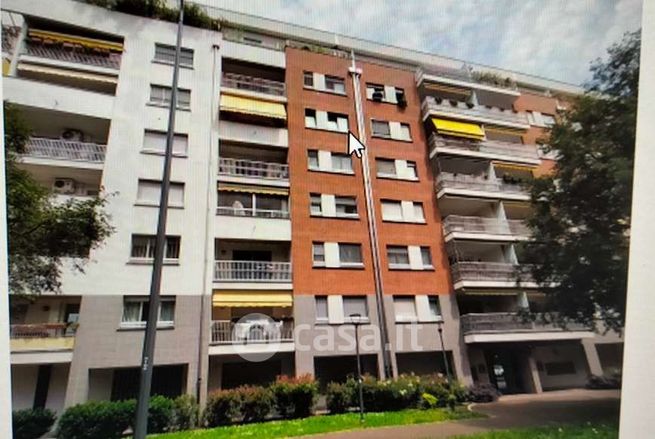 Appartamento in residenziale in Via Albania 7