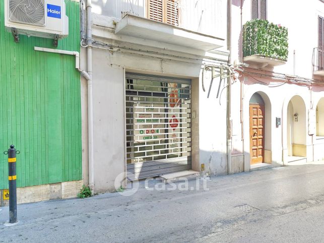 Attivitã /licenza (con o senza mura) in commerciale in Via Cavour 35