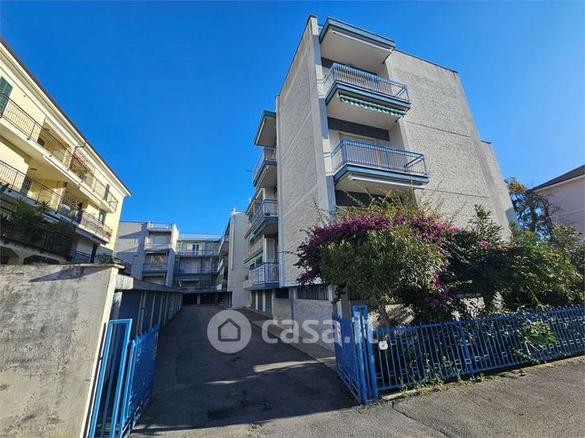 Box/posto auto in residenziale in Via degli Oleandri 1