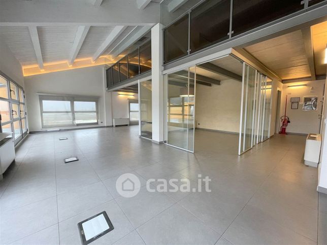 Ufficio in commerciale in