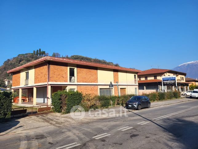 Capannone in commerciale in Via Vittorio Veneto