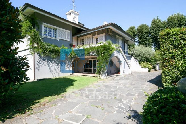 Villa in residenziale in 