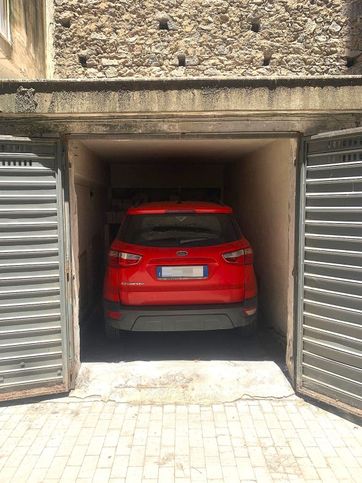 Box/posto auto in residenziale in Via Firenze