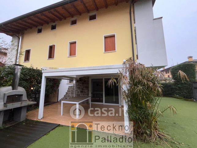 Casa bi/trifamiliare in residenziale in Via Chiodo