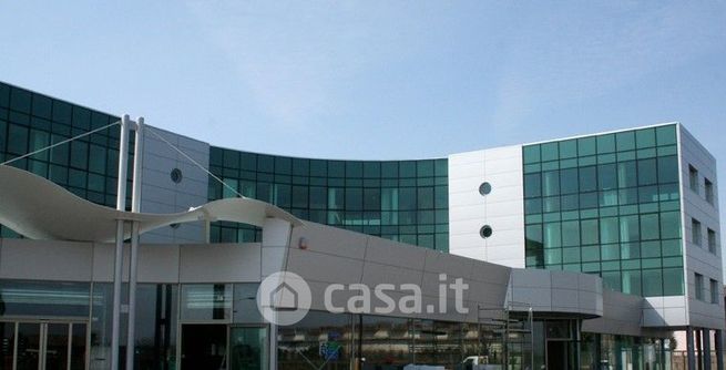 Ufficio in commerciale in Via Verona 22