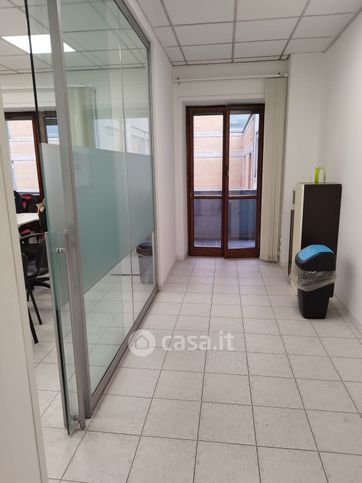 Ufficio in commerciale in Via Cristoforo Colombo