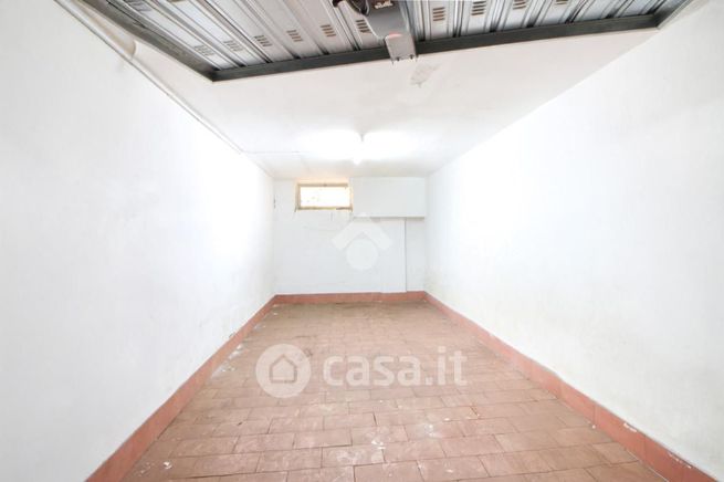 Garage/posto auto in residenziale in Viale Canto Novo 24