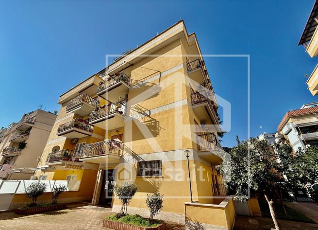 Appartamento in residenziale in Via dell'Aquila Reale 25