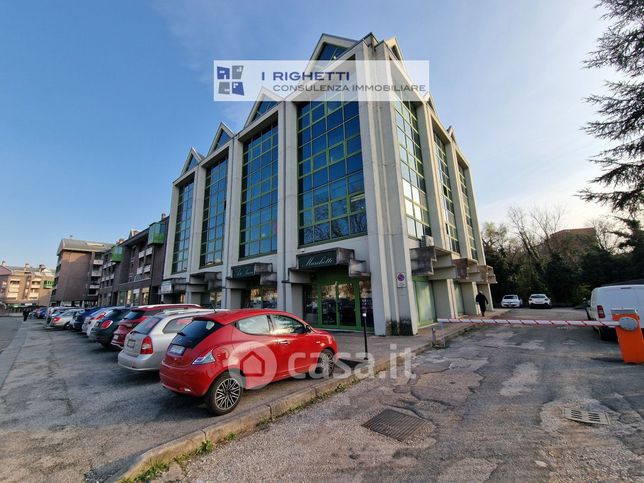 Ufficio in commerciale in Via Gracco Spaziani