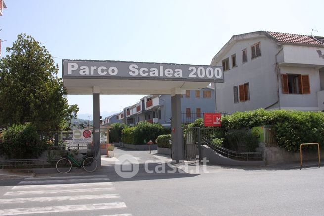 Box/posto auto in residenziale in Via Fiume Lao 465