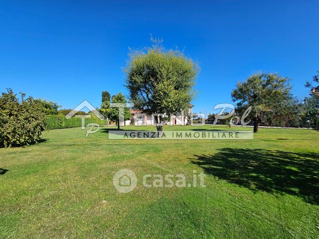 Villa in residenziale in 