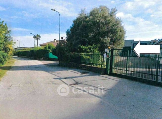 Capannone in commerciale in Via Cascina California