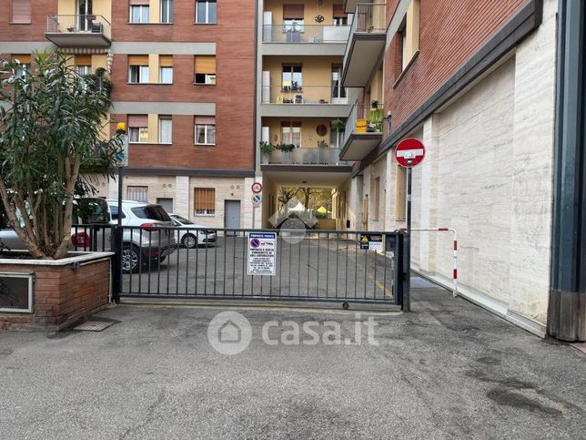 Garage/posto auto in residenziale in Via Giovanni Antonio Sacco 6