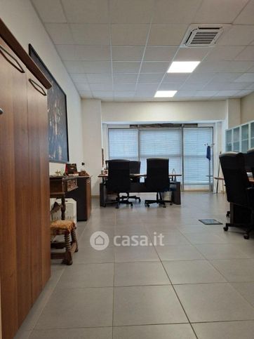 Ufficio in commerciale in Via Giuseppe Ungaretti 34