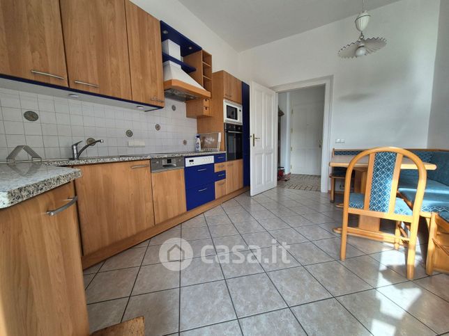 Appartamento in residenziale in Via GiosuÃ¨ Carducci 9