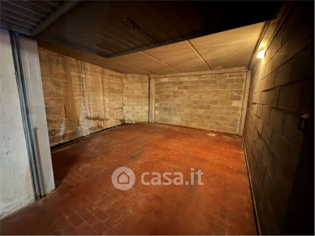Box/posto auto in residenziale in Via San Michele del Carso 6
