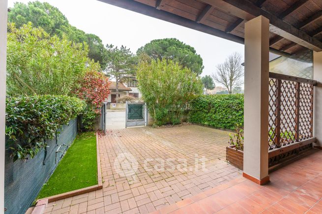 Villetta a schiera in residenziale in Viale degli Ulivi 191