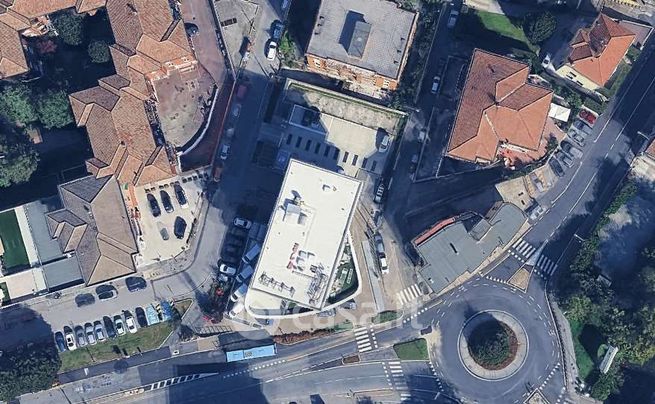 Ufficio in commerciale in Via Cucca