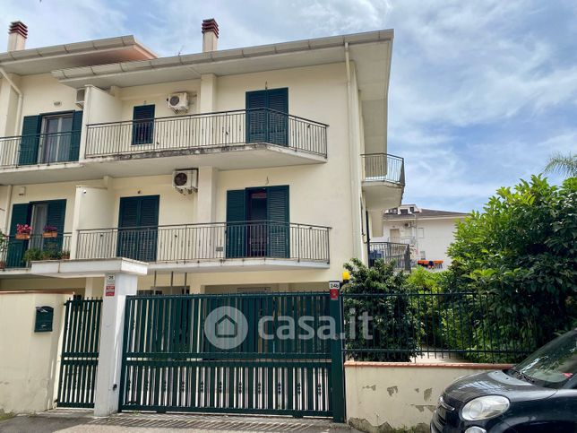 Villetta a schiera in residenziale in 