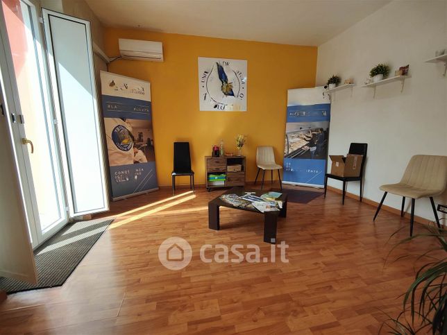 Ufficio in commerciale in Via Nazionale