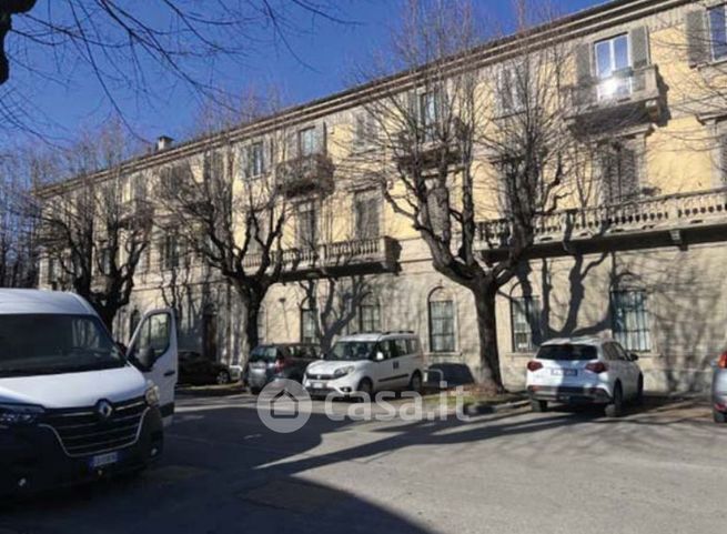 Box/posto auto in residenziale in Viale Mamiani 7