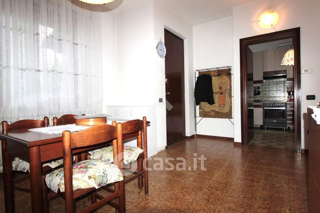 Villetta a schiera in residenziale in Via A. Manzoni 3