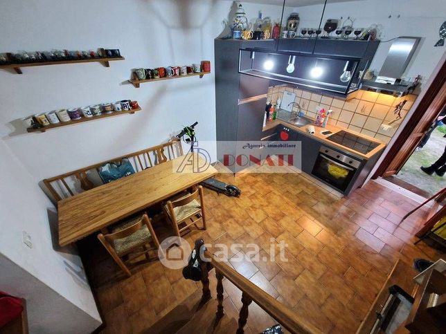 Casa bi/trifamiliare in residenziale in 