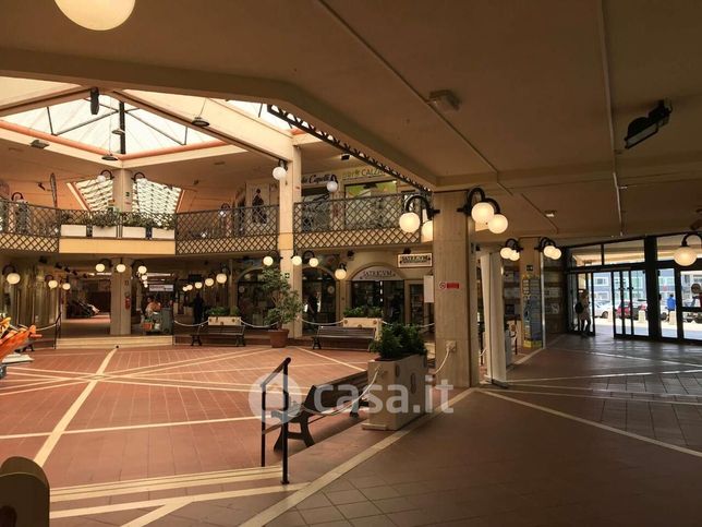 Ufficio in commerciale in Viale Antium 60