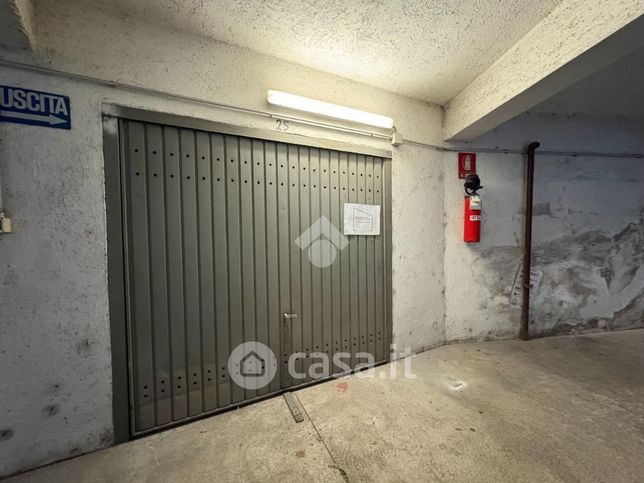 Box/posto auto in residenziale in Via della Palazzina 16