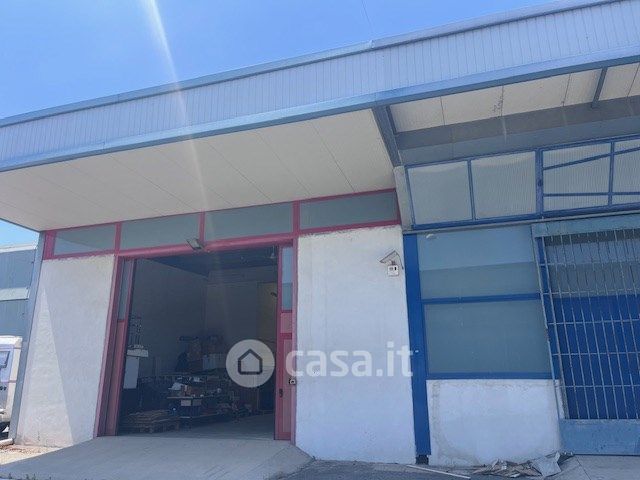 Capannone in commerciale in Viale della Mercanzia