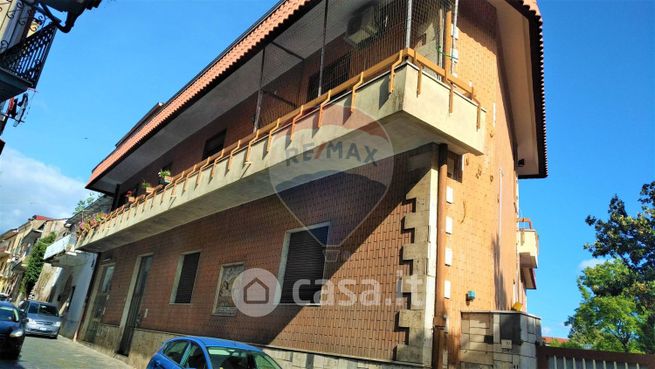 Appartamento in residenziale in Via F. De Renzis 37