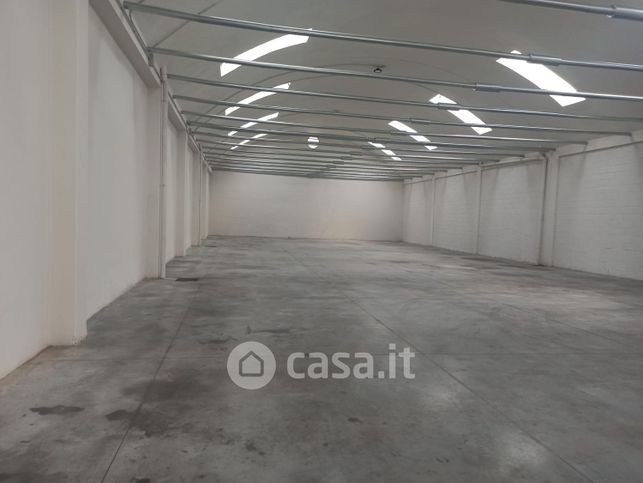 Capannone in commerciale in Via Lodovico Ariosto