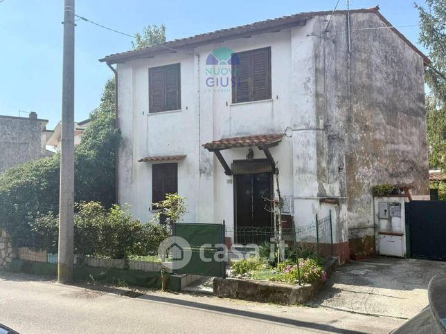 Casa indipendente in residenziale in Via Brigata Valtellina