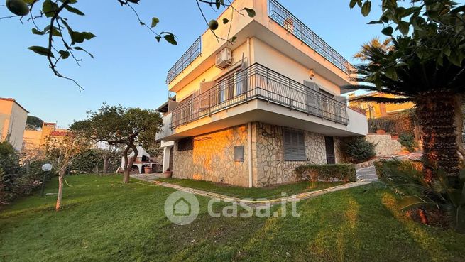 Villa in residenziale in Via Montenuovo Licola Patria 138