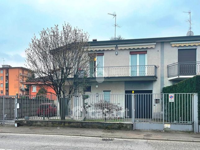 Casa bi/trifamiliare in residenziale in Via Trieste 90