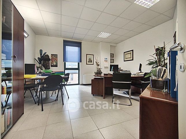 Ufficio in commerciale in 