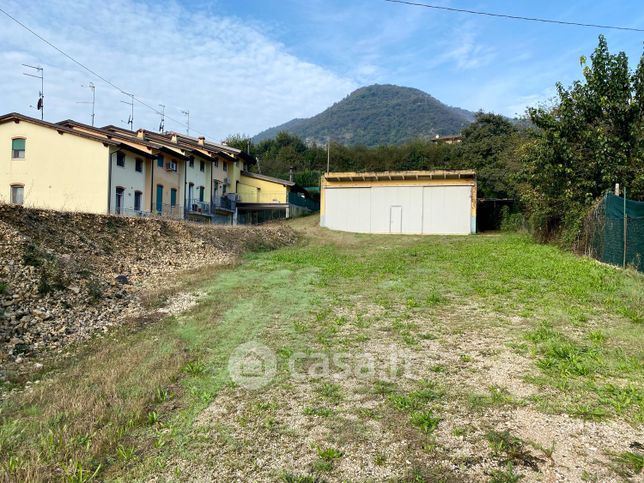 Terreno edificabile in residenziale in Via Lucca 11