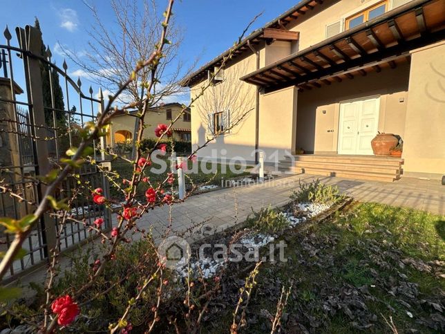 Villa in residenziale in Via L. Conti