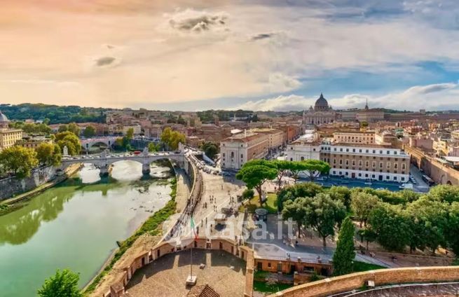 Attivitã /licenza (con o senza mura) in commerciale in Via Francesco Crispi 3